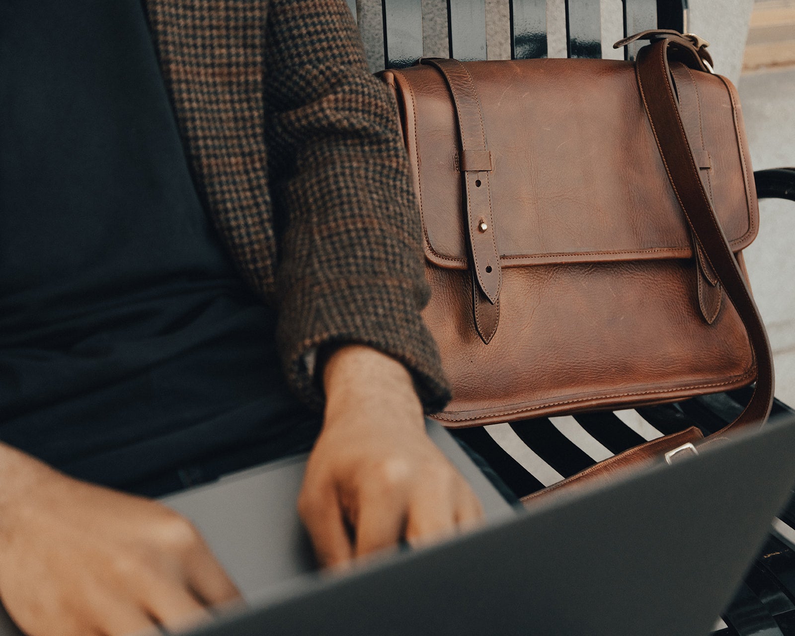 Gallant Messenger Bag